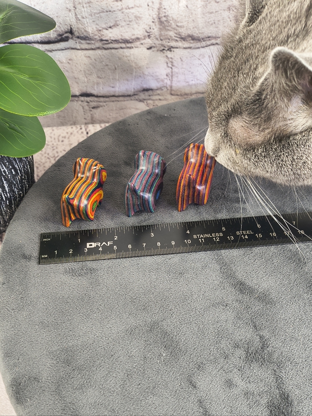 Wooden hand carved cat statue figurine kitty brown Multi color, tail up - Picture 7 of 11